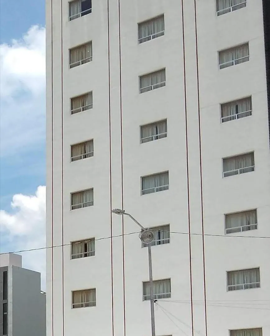 Hotel Rru Puebla 4*,